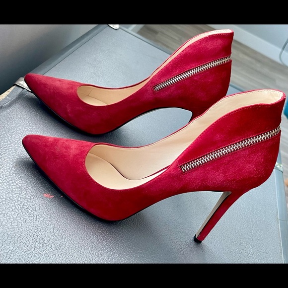 Red pumps - Picture 1 of 4